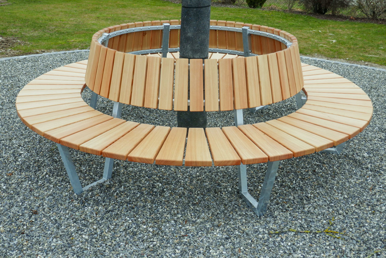 Baumbank rund aus Schweizer Holz, Lärche FSC, Stahl verzinkt